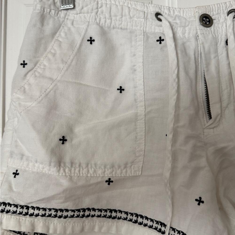 GAP Women's White Embroidered Drawstring Shorts - Picture 2 of 4